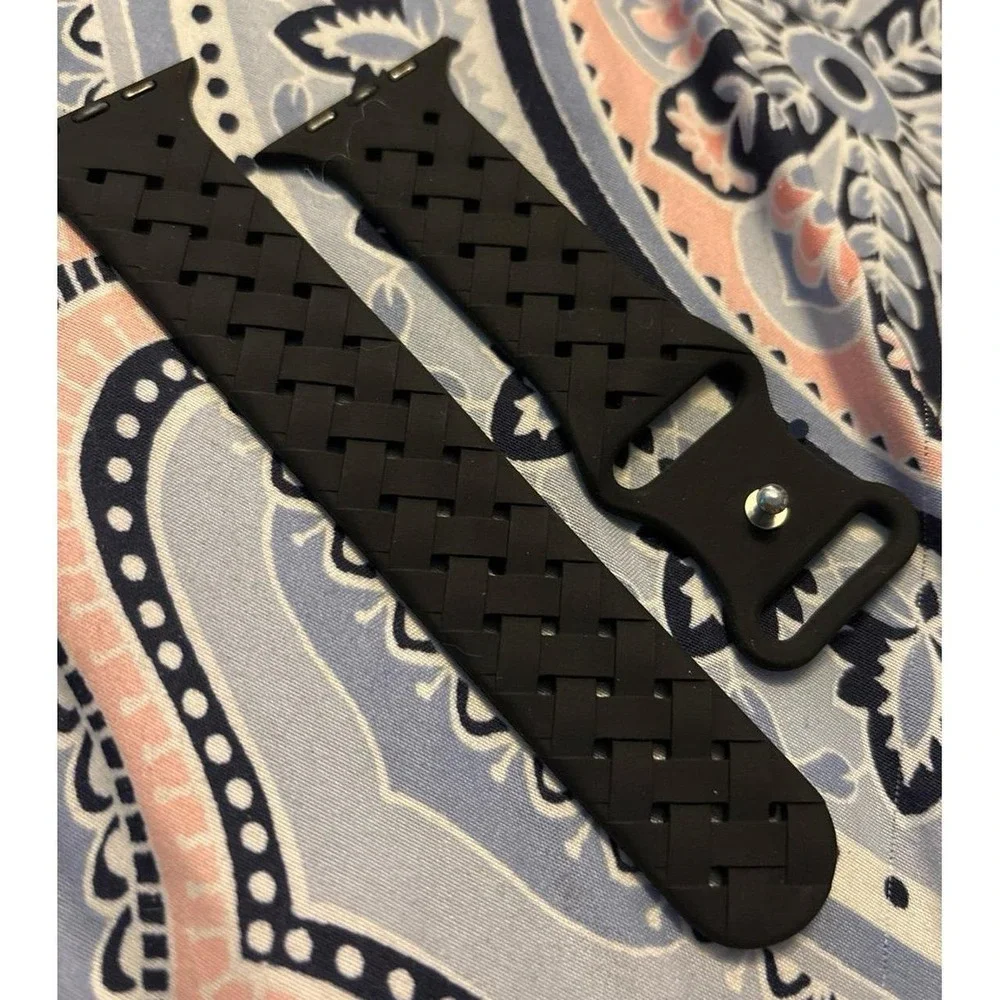 NEW Silicone Basket Weave Cutout Band in Black for Apple Watch 42mm/44mm/45mm